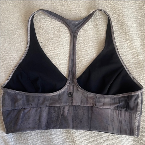 Lululemon sports bra 4/6 - Picture 2 of 4